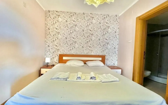 Sunset Poolside Retreat BlueH