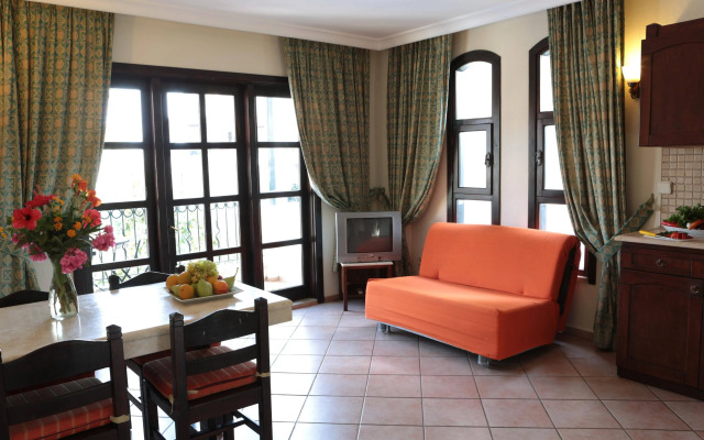 Club Turquoise Apartments