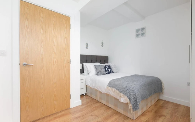 Skyvillion 2bed Enfield Flat W Balcony - Parking