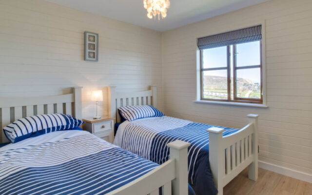 Holiday Home Uwch y Castell