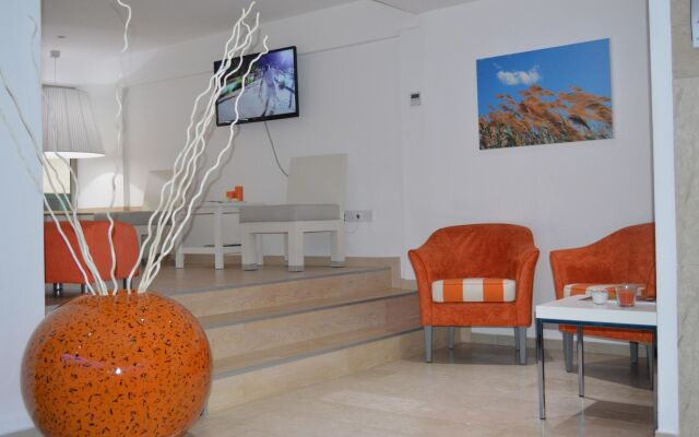 Les Palmiers Beach Hotel