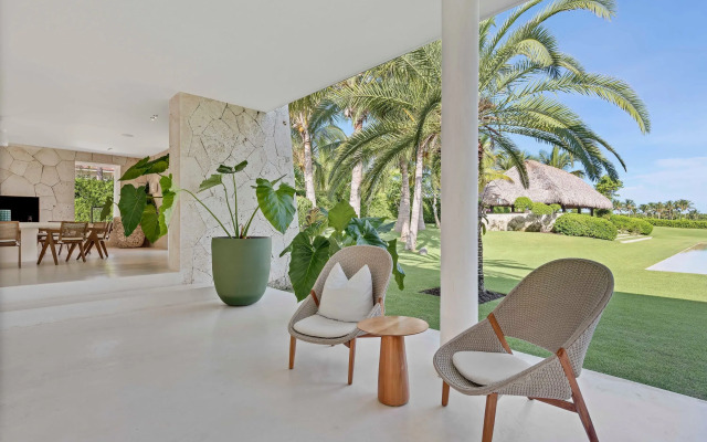 Magnificent 5BR Modern Tropical Villa With Pool