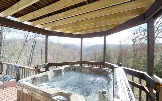 Enchanted Primrose 2 Bedroom Chalet by RedAwning