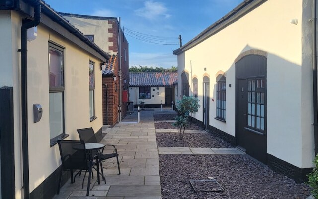 Hare & Barrel Hotel