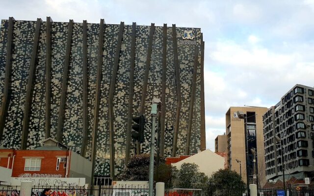 Wyndel Apartments Riverside on Collins