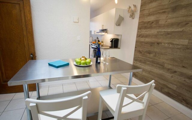MTLVacationrentals-The MTLVR Kisses