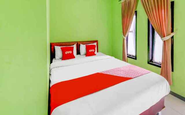 OYO 90448 Hotel Indah Savana