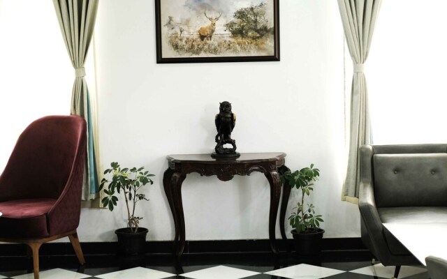 Revaas Hotel