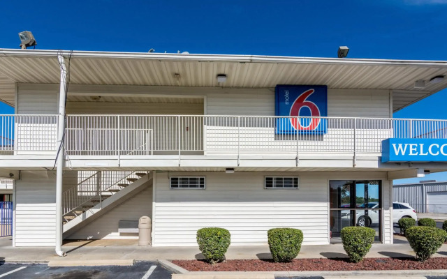 Motel 6 Lumberton, NC