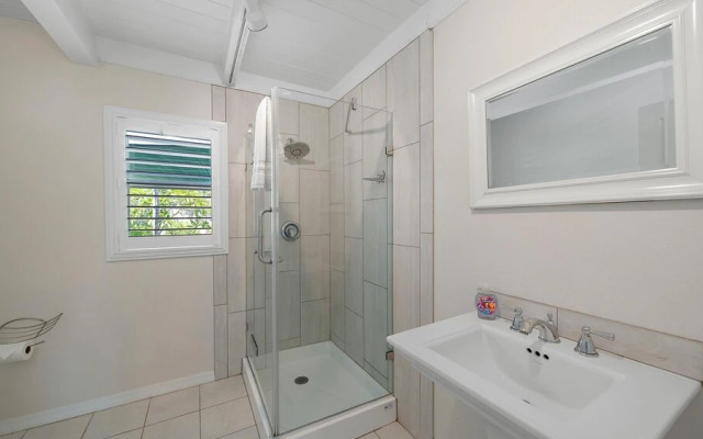 Tropical Siesta 2 Bedroom Home by RedAwning