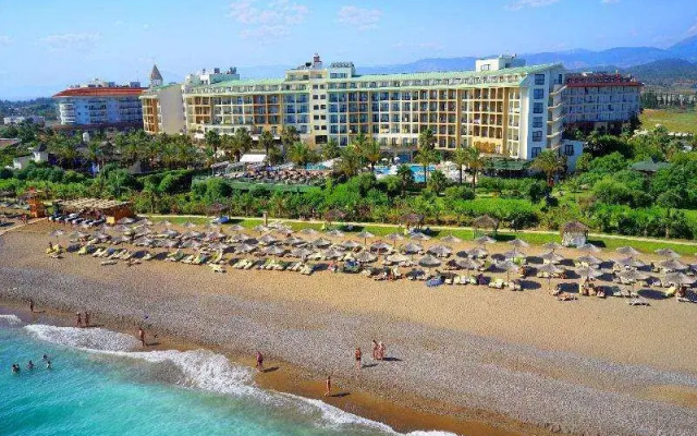Lyra Resort & Spa