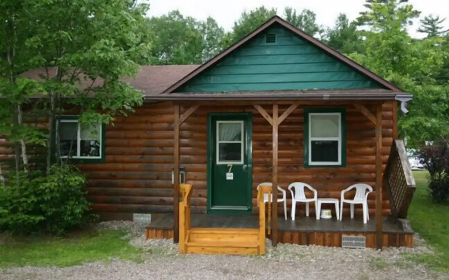 Spectacle Lake Lodge