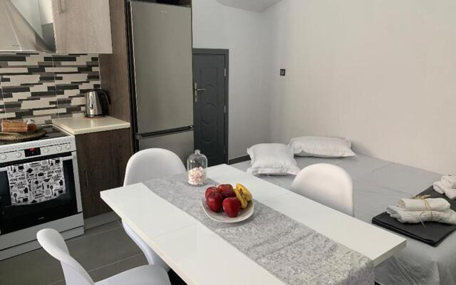 Thania's House ,4 minutes from the center of Hermoulis