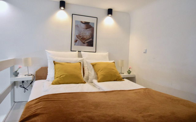 Robinia Apartment