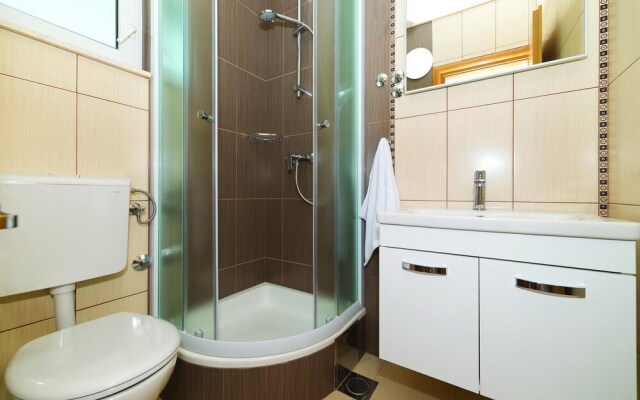 Amazing Home in Trilj with Hot Tub, WiFi & 4 Bedrooms