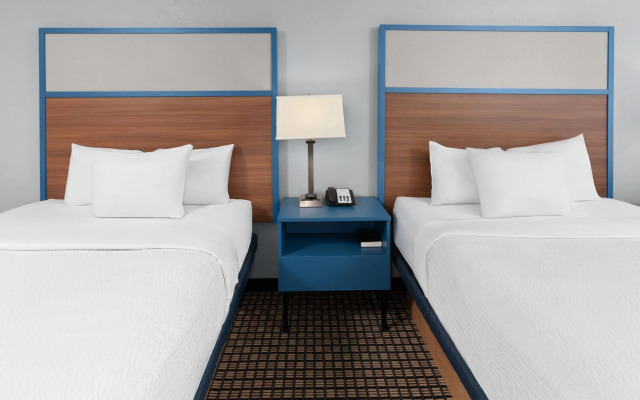 AmericInn by Wyndham Reedsburg