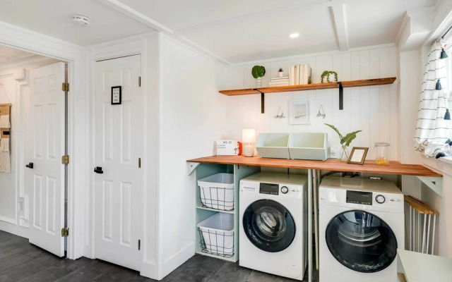 Block to Ocean: 'beachside Bungalow' in Galveston!
