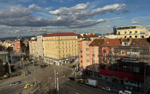 Central Plaza Hotel