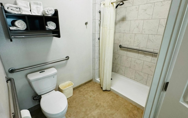Quality Inn near SeaWorld - Lackland