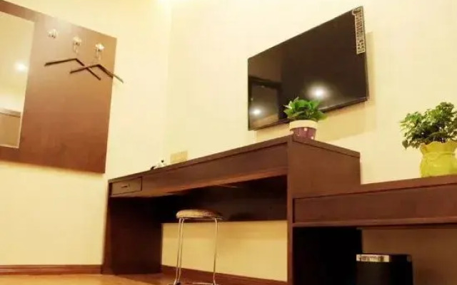Huangmei Haotai Business Hotel
