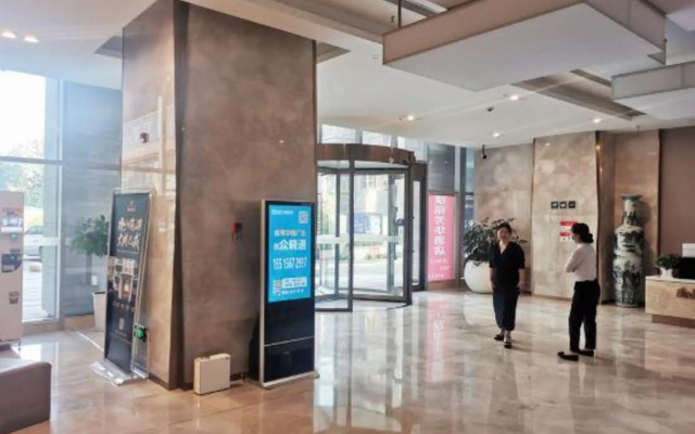 Cloud Building Selection Hotel