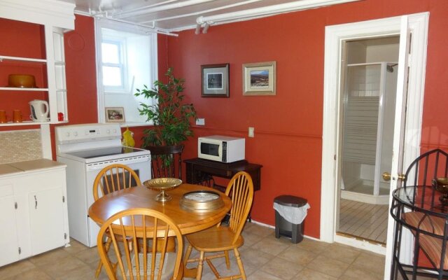 A Tanners Home Inn Bed and Breakfast