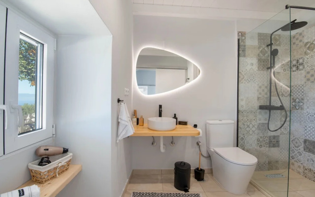 Paxos Couple House By Konnect