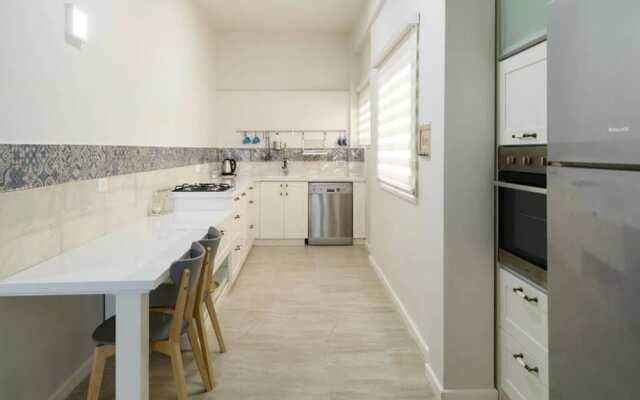 Rabin Square Amazing 3BR 140 SQM Apt