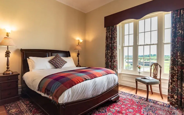 8 Bedroomed House Steeped in History