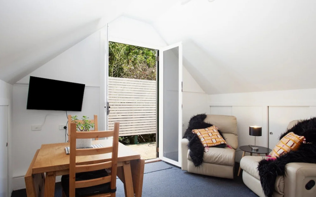 Woolwich Studio Bliss, Private Oasis by the Water – Guest Rooms – Sydney