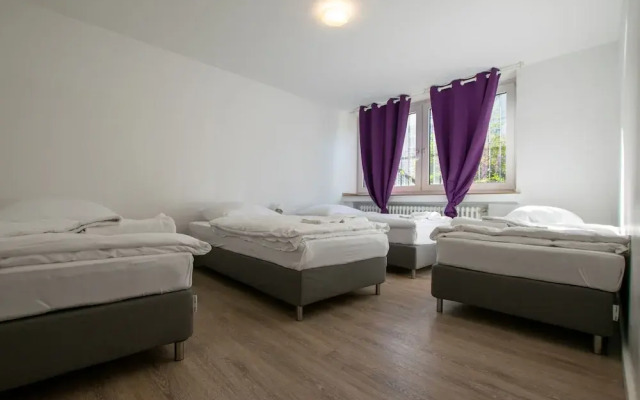 Tolstov-Hotels Convenient 4 Room Apartment