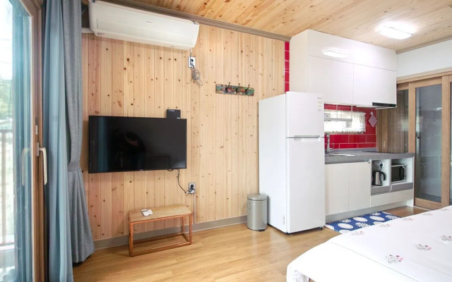 Lim Sea Side Poolvilla Pension