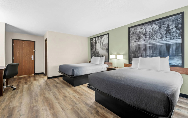 Super 8 by Wyndham Alexandria MN