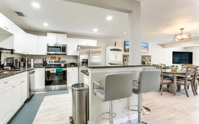 Saltwater Pool & Putting Green: Bradenton Oasis