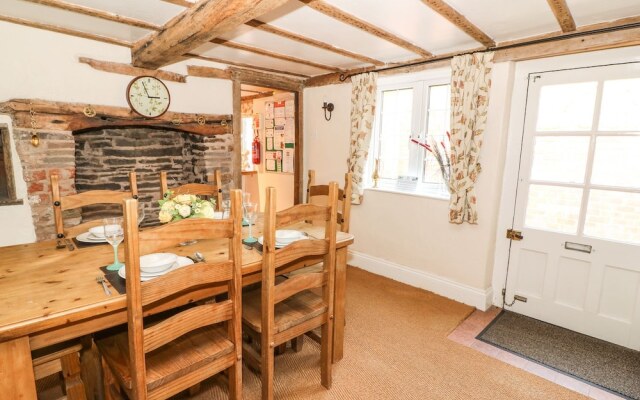Poston Holiday Cottage