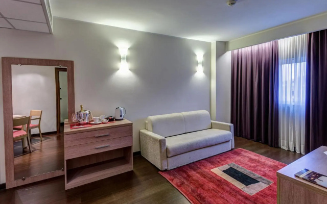 Hotel Capital
