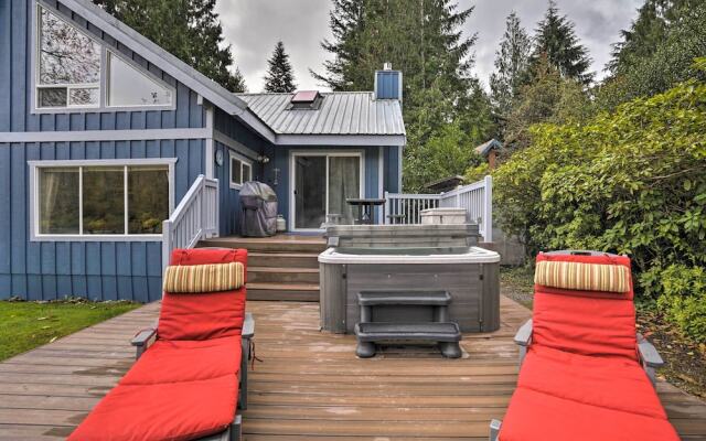 Riverfront Gold Bar Cabin w/ Hot Tub & Mtn Views!