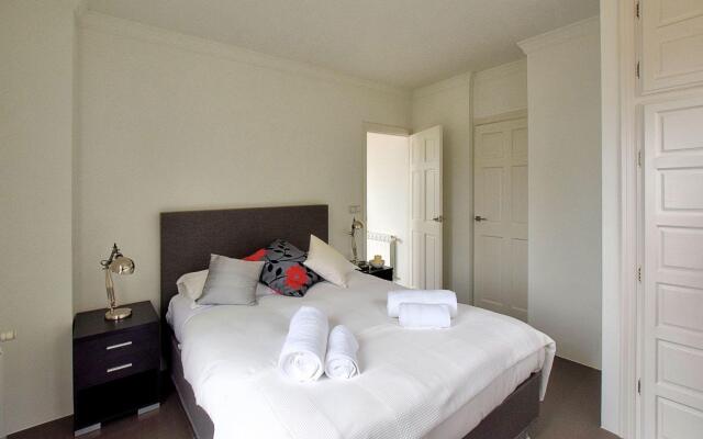 Graceful Villa in Sayalonga with Swimming Pool