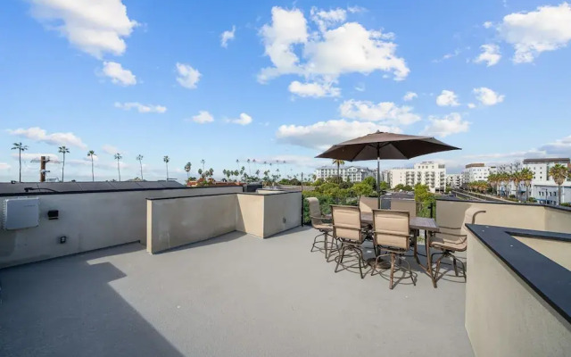 Rooftop Home With Ocean View Private Parking