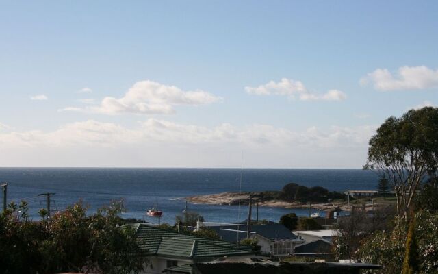 Seaview Holiday Park and  Hostel