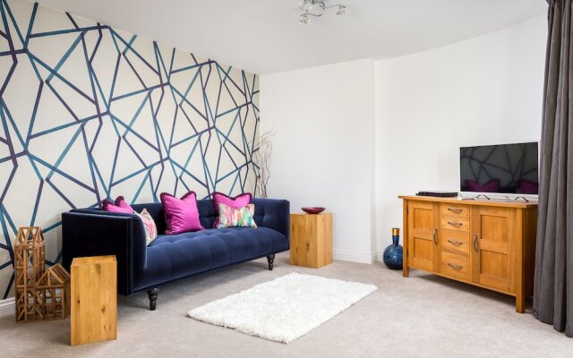 Elliot Oliver - Executive 2 Bedroom Garden Apartment