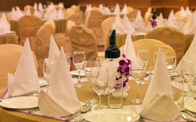 Royal Orchid Central, Vadodara