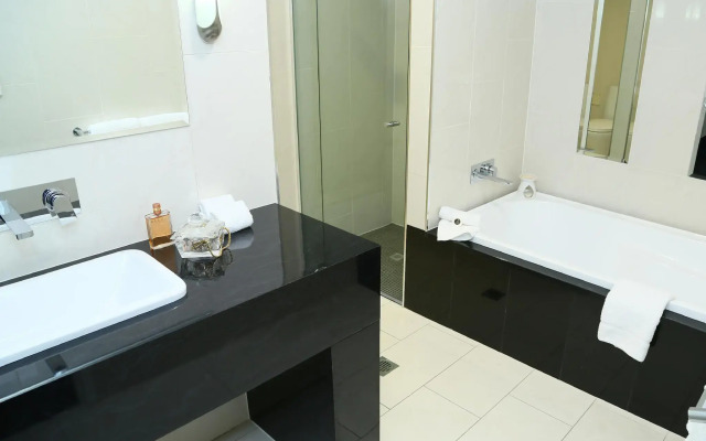 Springfield Lakes Boutique Hotel