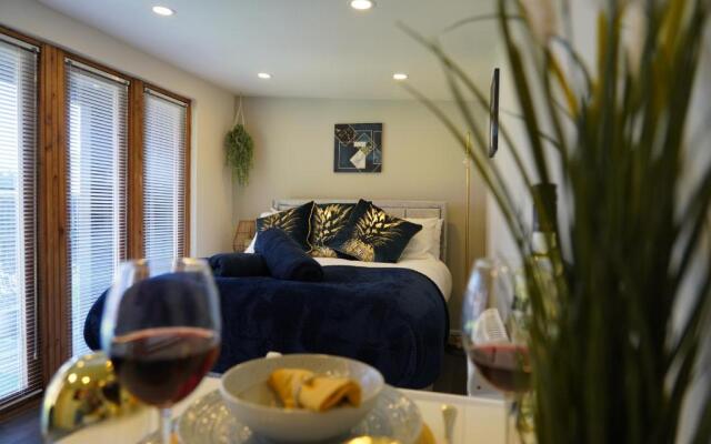 Tiny Home - 1 Bed Luxury Apt