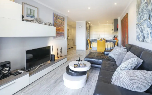 Apartment in Carvoeiro With Terrace