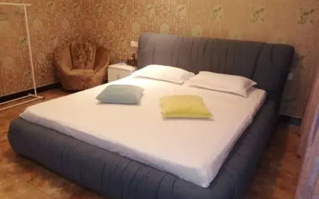 Jiahe Homestay (Emeishan Tourism Passenger Transport Center Baoguosi Station)