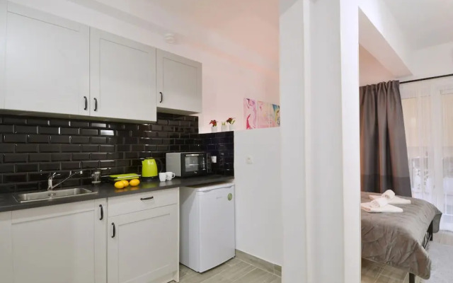 Metaxourgeio A, A Minimal Apartment