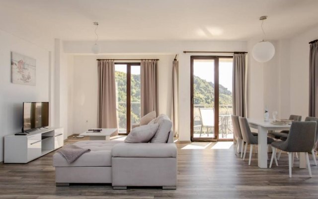 3 Bedrooms Penthouse with roof terrace Rafailovici