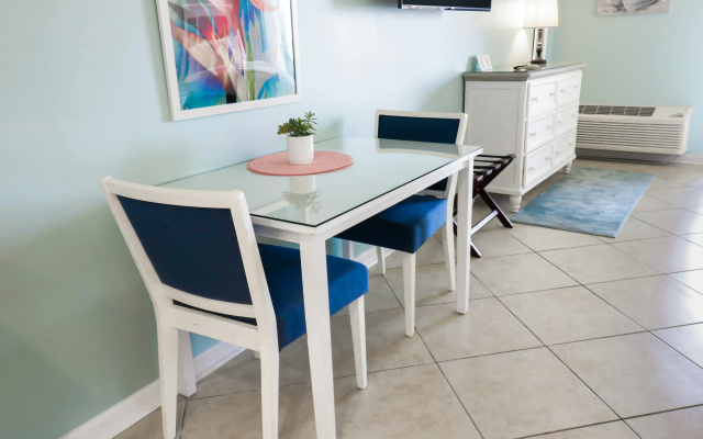 The Oceanfront Litchfield Inn