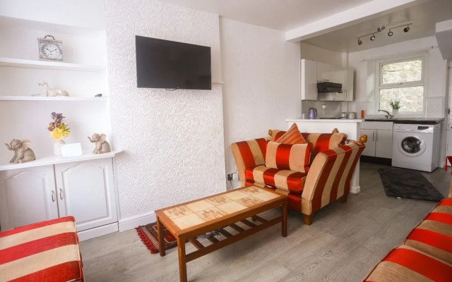 2-bed Apartment, Sleeps 6, 8-min Walk to Centre